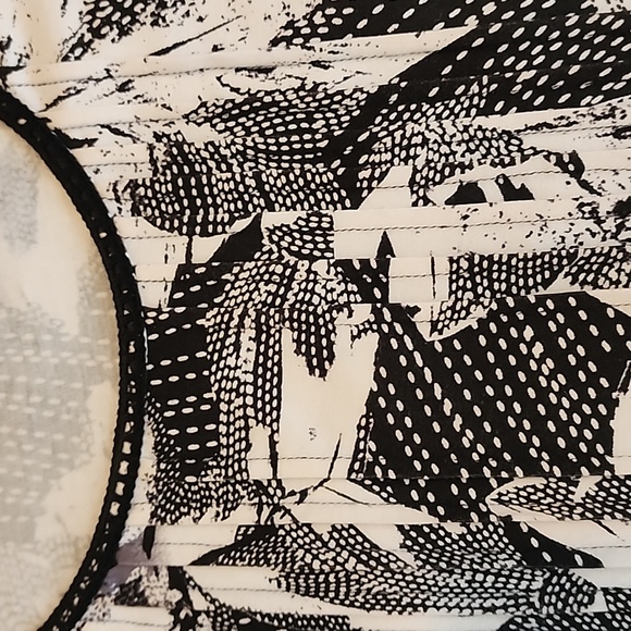 NWOT Cupio Abstract Top/Tunic Small - Picture 5 of 9